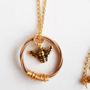 bee_gold_necklace